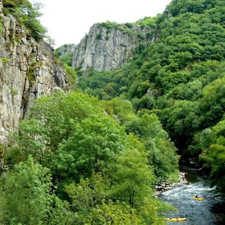 Hotel Restaurant Les Gorges De Chouvigny 외부 사진