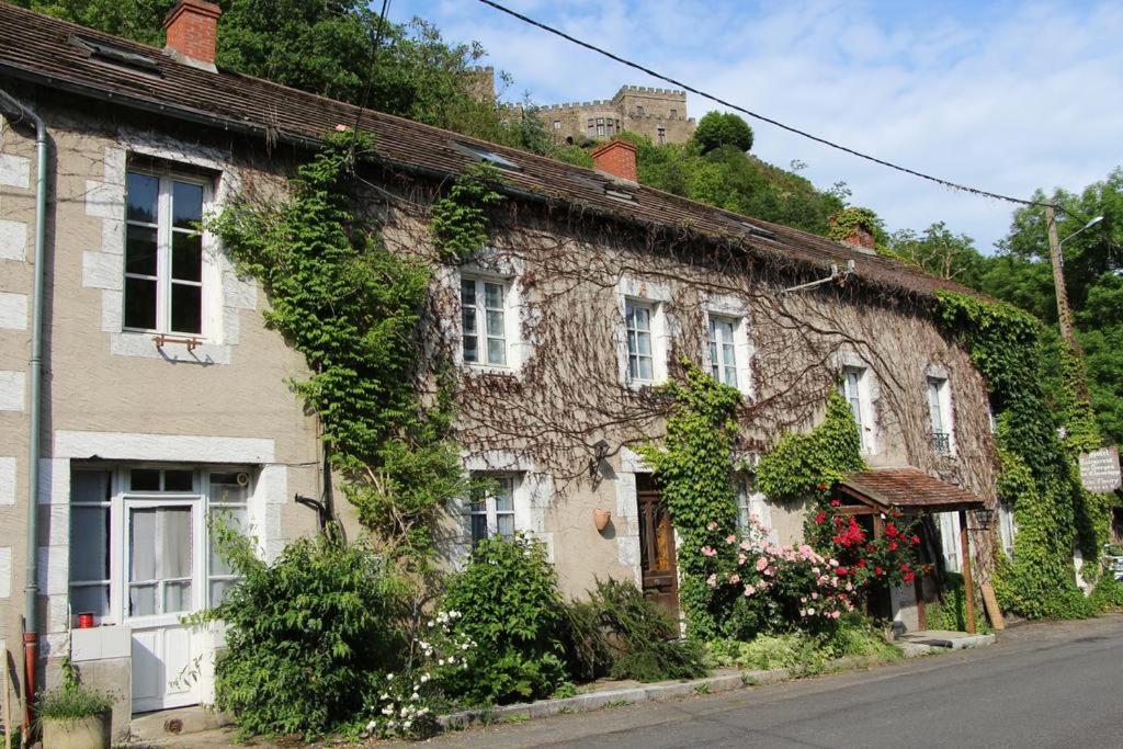 Hotel Restaurant Les Gorges De Chouvigny 외부 사진