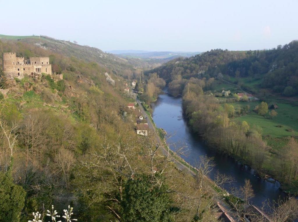 Hotel Restaurant Les Gorges De Chouvigny 외부 사진