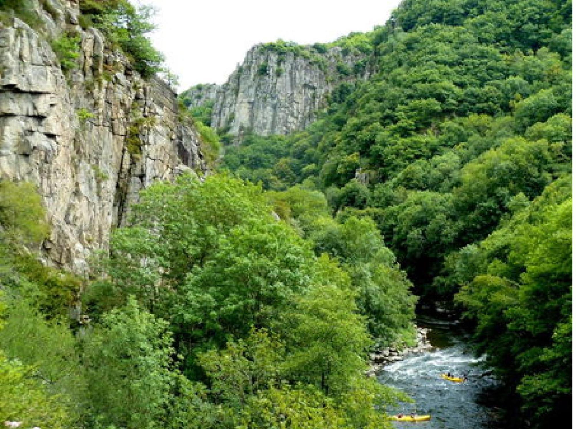 Hotel Restaurant Les Gorges De Chouvigny 외부 사진