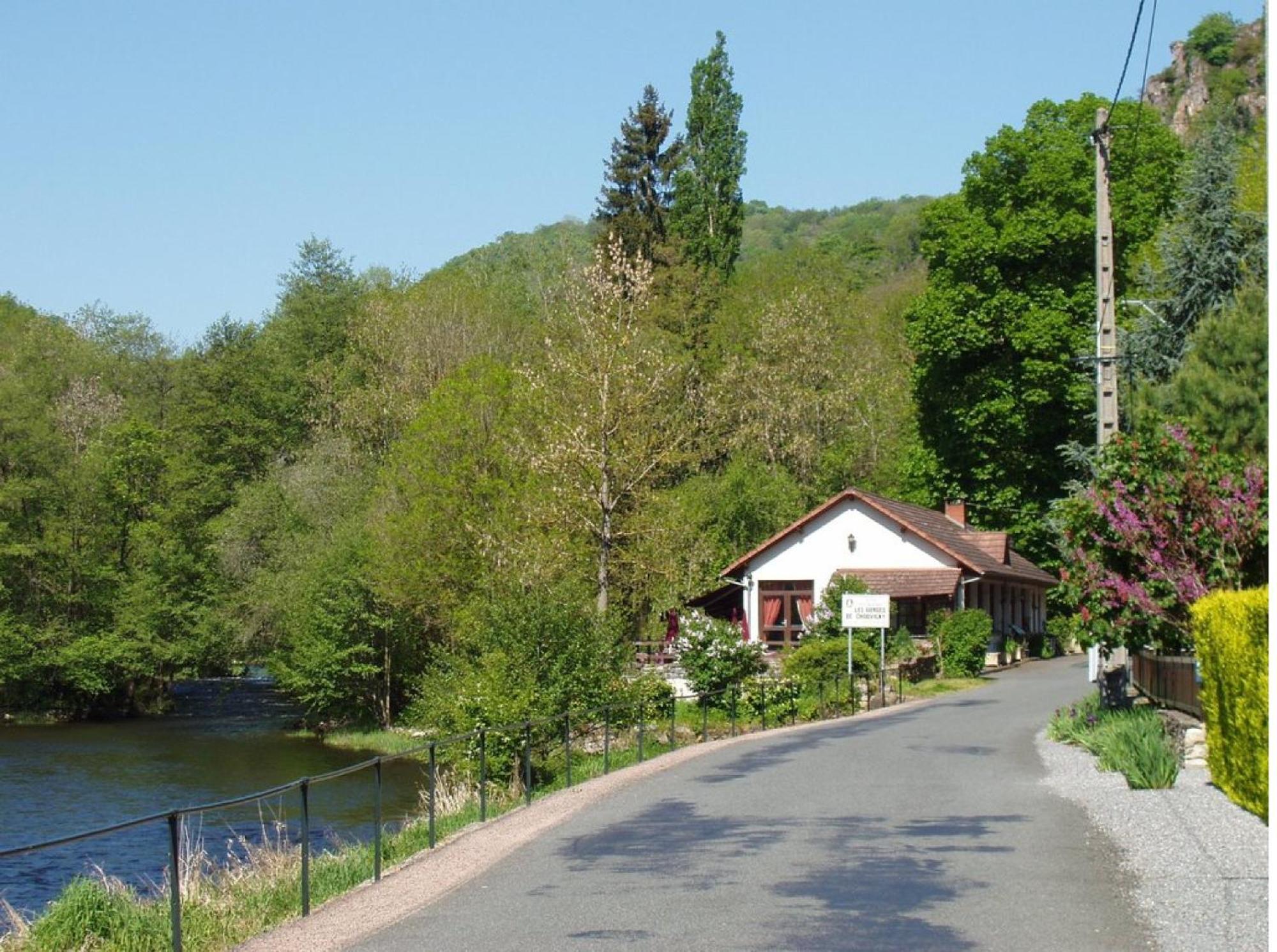 Hotel Restaurant Les Gorges De Chouvigny 외부 사진