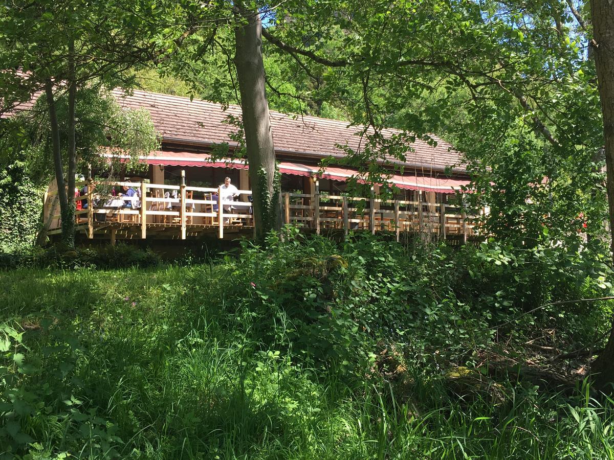 Hotel Restaurant Les Gorges De Chouvigny 외부 사진